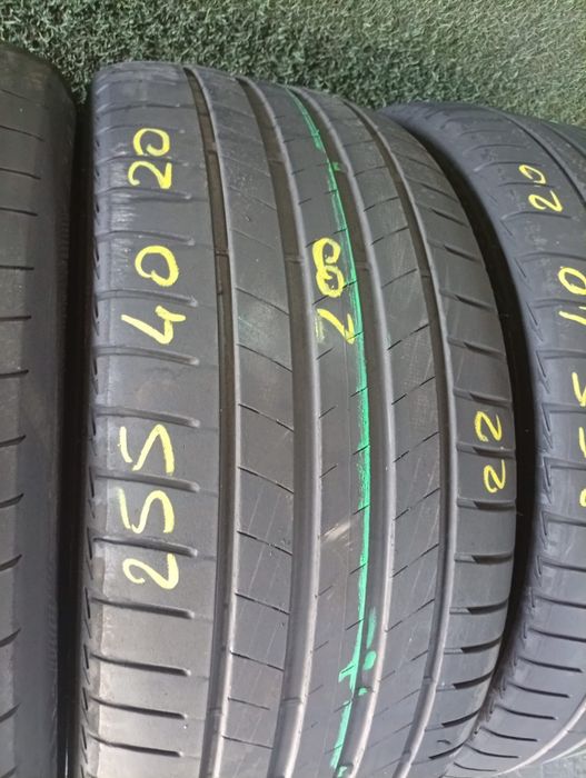 255 40 20 Goodyear și Bridgestone 150 lei bucata