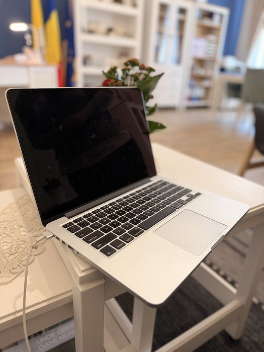 Vând MacBook Pro 13 Retina 2015