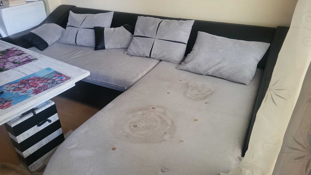 Подарявам диван, използван със забележки