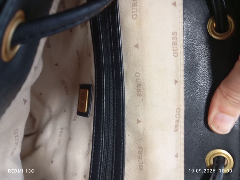 Дамска раница GUESS