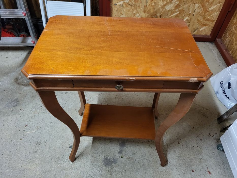 Vând măsuță lemn