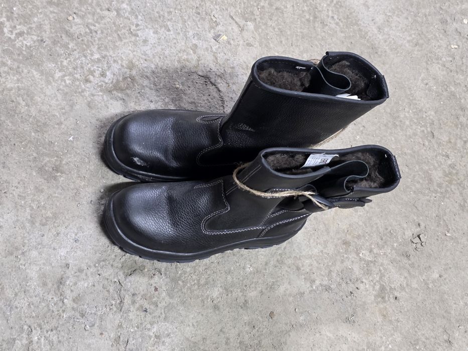 Продам рабочие сапоги и ботинки