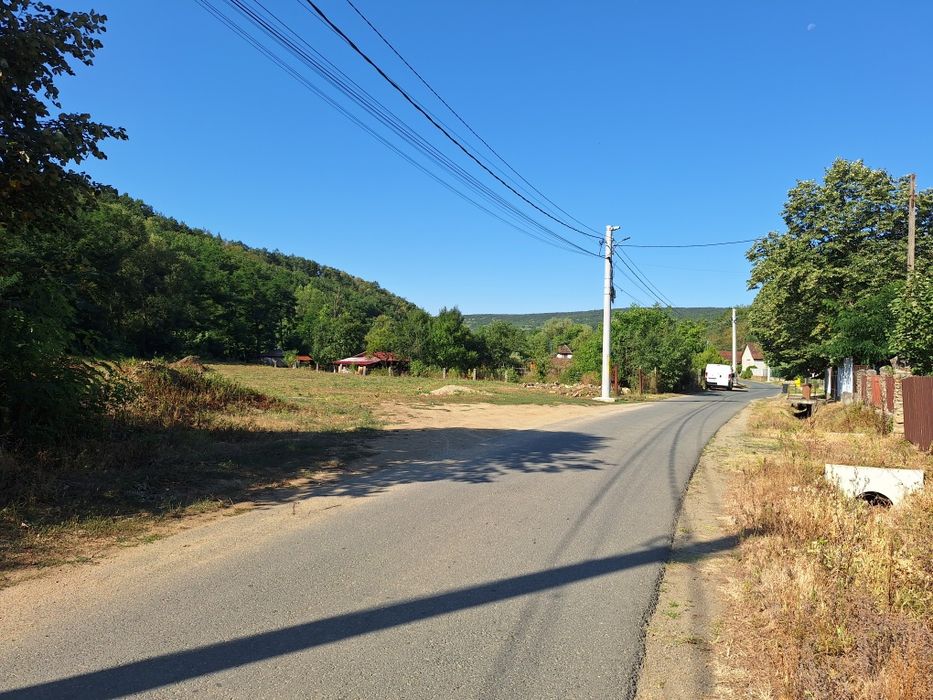 Teren intravilan, 2.174 mp., în localitatea Cladova, comuna Păuliș,  județul Arad.