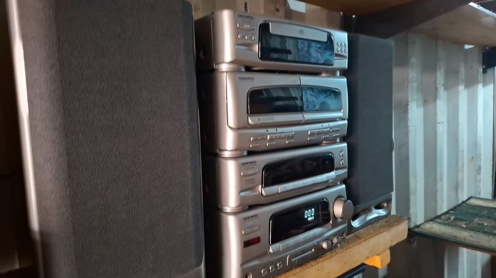 Продам музыкальный ami—940