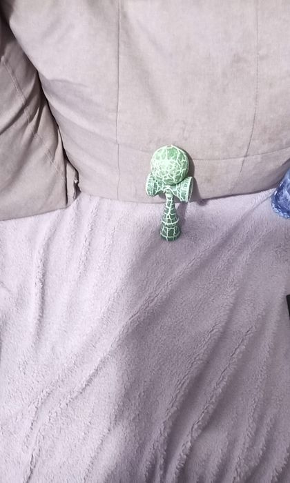 Vând kendama tigrata