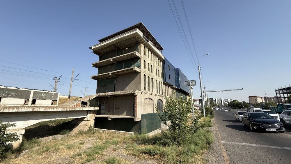 Продаётся помещение 2135 кв.м на перекрестке Новомосковской/Кольцевой