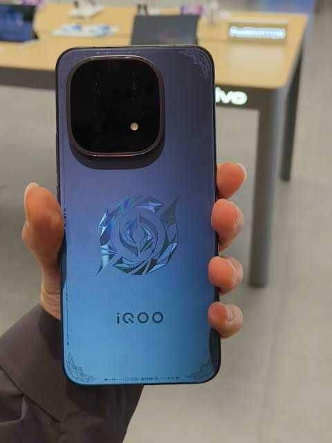 Vivo IQOO 15 Dual sim 5G 7000mAh батерия с 2 години гаранция