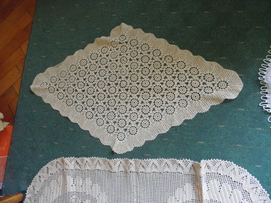 Няколко броя мильо,каре,покривка,калъфки за възглавници