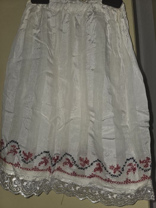 Poale fetite cusute manual