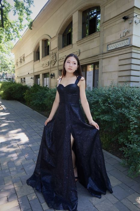 Черное вечернее платье блестящее