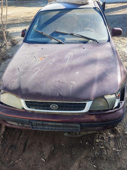 Тойота Карина Е аварийная