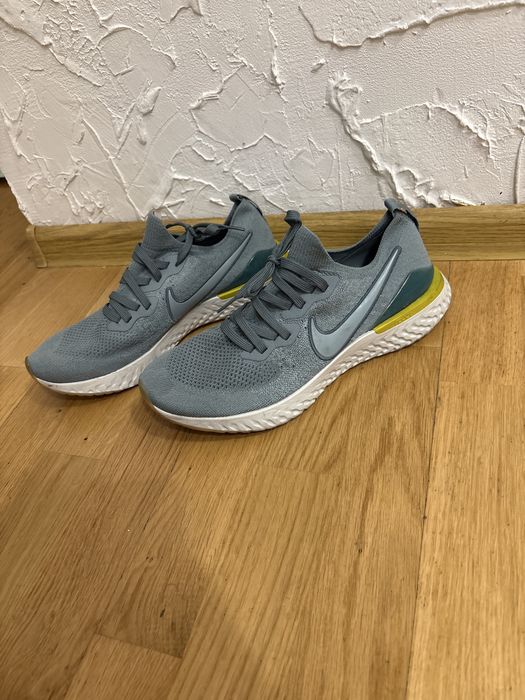 Nike Epic React Flyknit 2