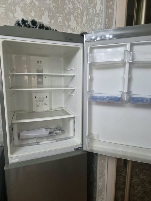 Холодильник LG 175см