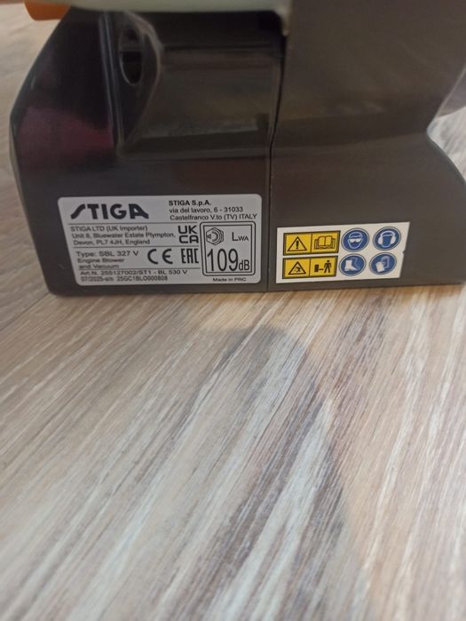 Suflanta frunzele stiga