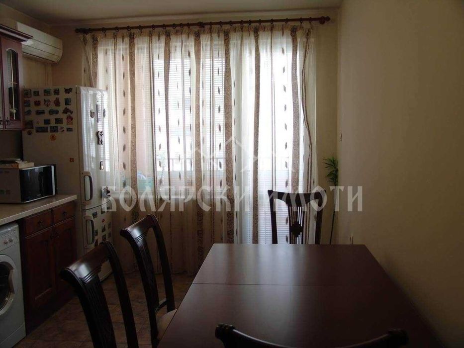 Дава се под наем Тристаен апартамент в Велико Търново, Колю Фичето - 75 кв.м за 448.8 € - Снимка #2