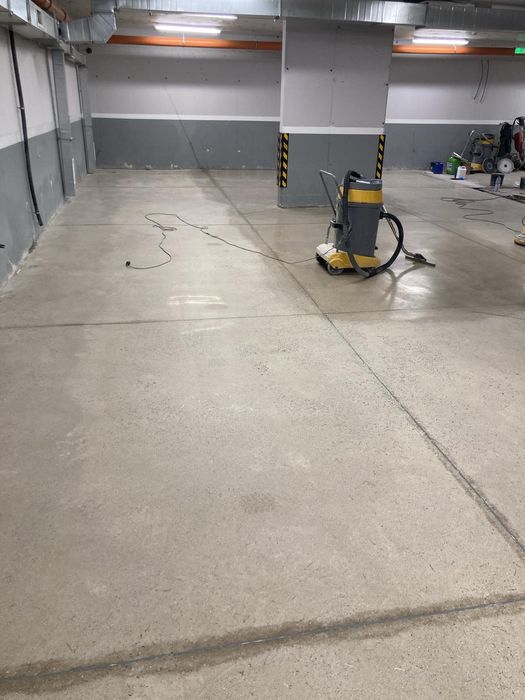 Машинно измиване и импрегниране на шлайфан бетон и каменни настилки