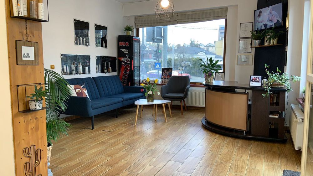 inchiriez post/scaun coafor hairstylist/camera/masaj/salon beauty