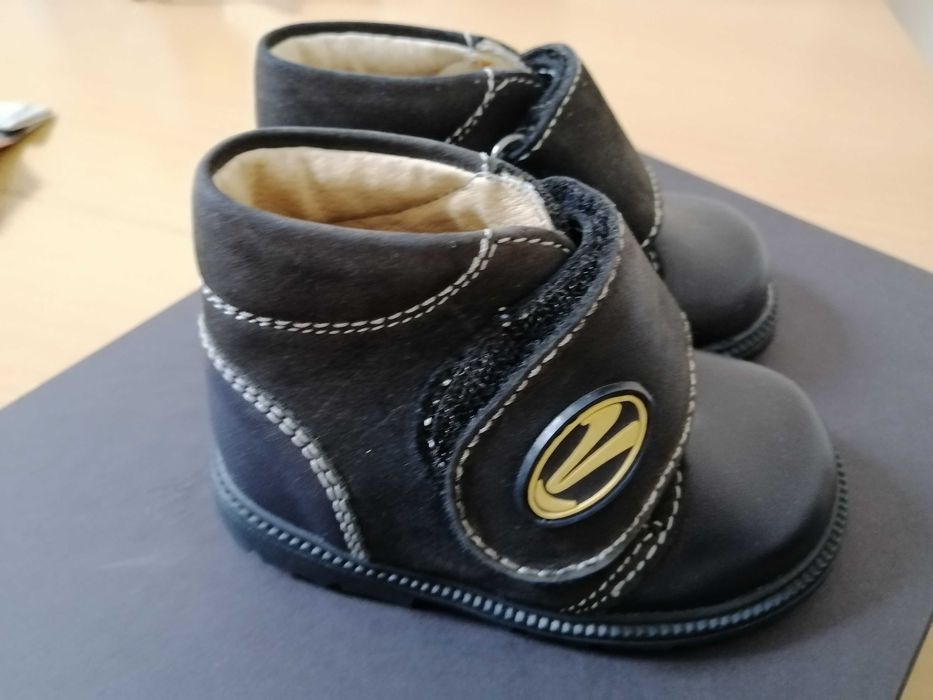 Боти за момче 18 номер