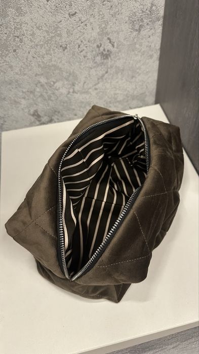 Стильные и вместительные косметички ручной работы.