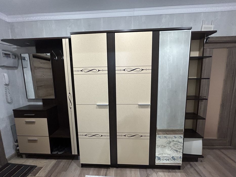 Продам шкаф для прихожей