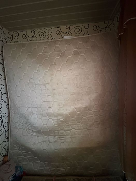 Матрас с пружиной  б/у