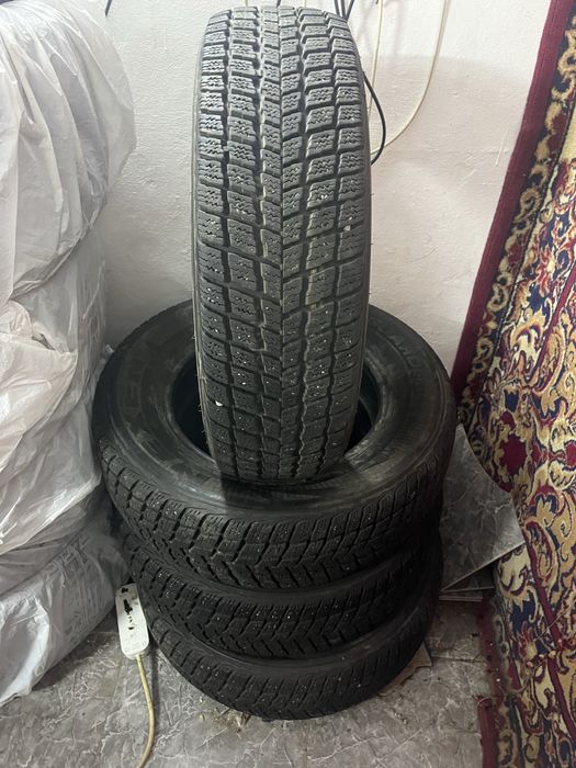 Продам комплект коЛес 215/70/16