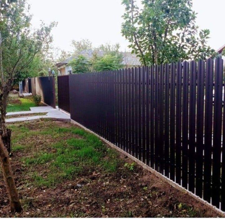 Vînd garduri din plasă bordurată sau sipcă metalică