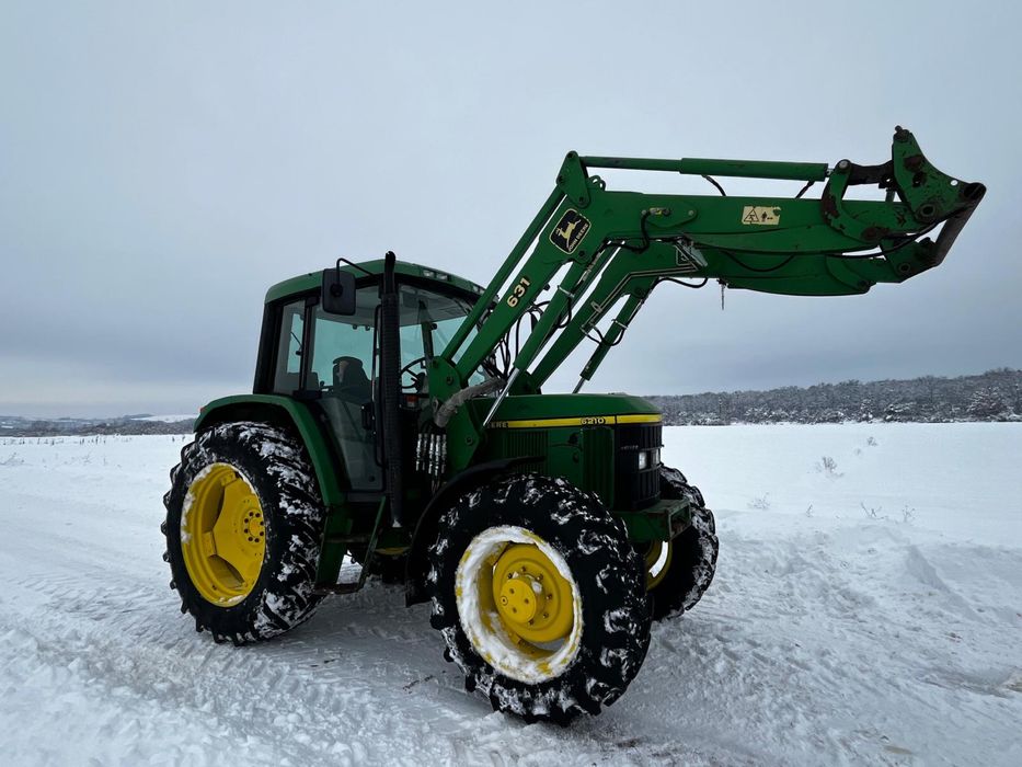 Tractor John Deere 6210 cu încărcător frontal