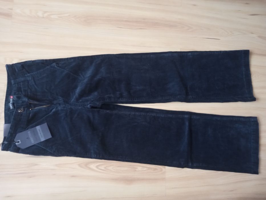 3 Păpuși și castel Pantaloni, jeans, blugi, pantaloni scurți