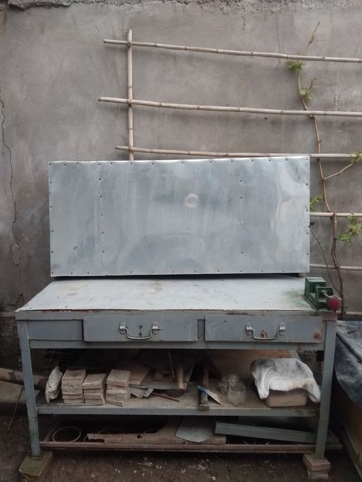 СРОЧНО слесарный стол большой.