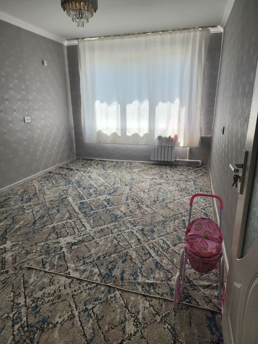 Samarqand shahrida mikrorayonda 2 xonali uy ijaraga beriladi uy