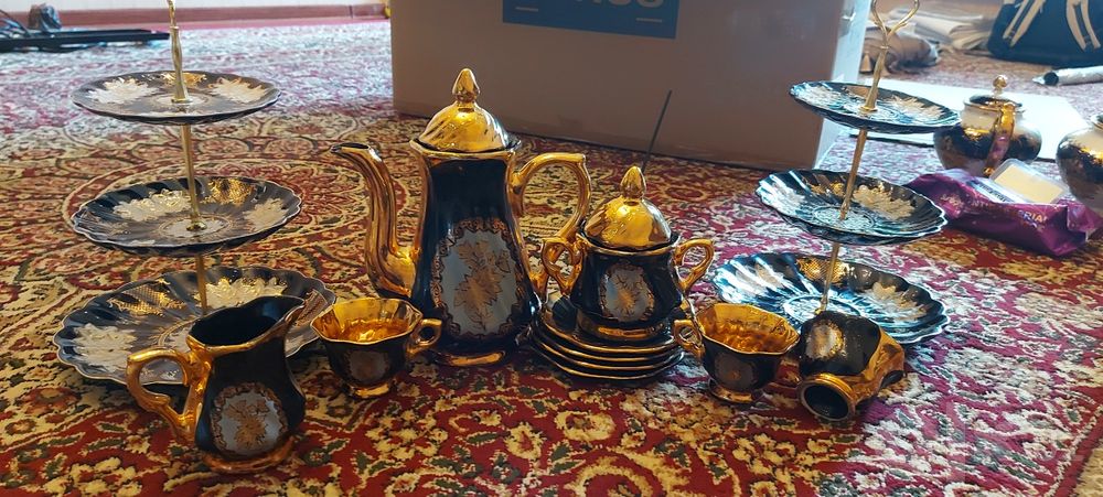 Роскошный фарфоровый сервиз "Мадонна" с этажерками (Полный набор)