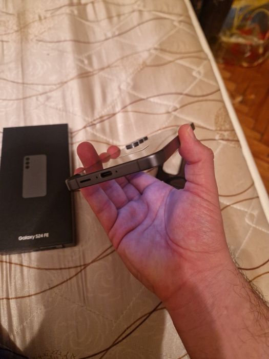 Samsung s24fe 8/128gb