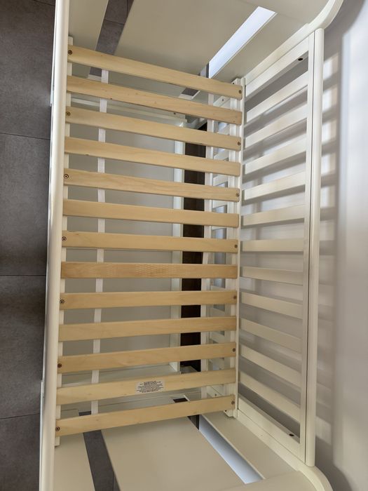 Patut evolutiv lemn + saltea cocos + 2 lenjerii Ikea
