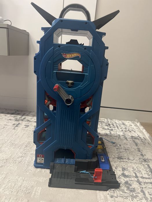 Hot wheels mega garage