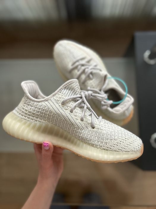 Adidas Yeezy Boost 350 V2 Hyperspace