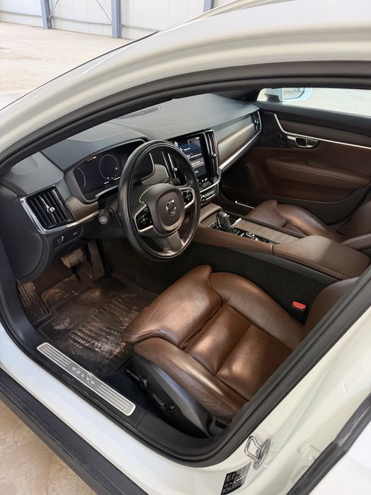 Volvo v90 cross country AWD