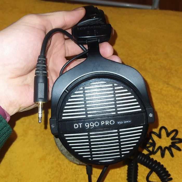 Студийные наушники Beyerdynamic DT990 PRO