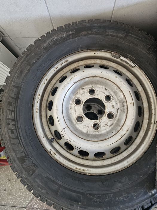 Vând Roti Iarna 235 65 16 C Mercedes Sprinter  Michelin Agilis M&S