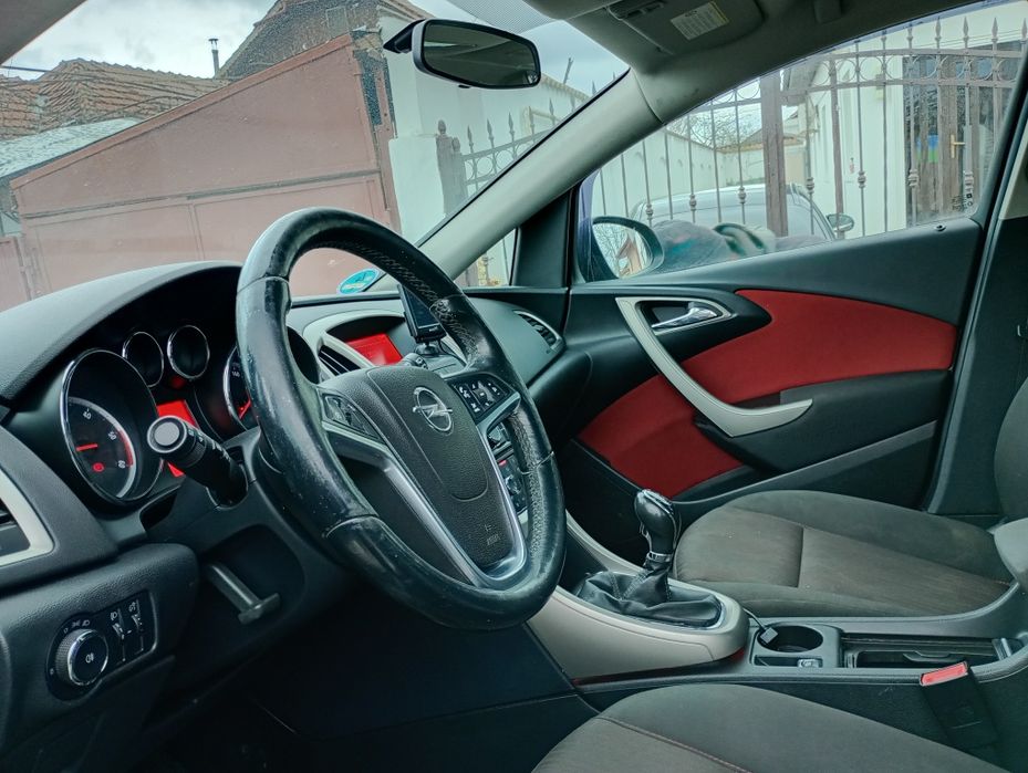 Vind Opel Astra J.1.7 dizel super întreținută.