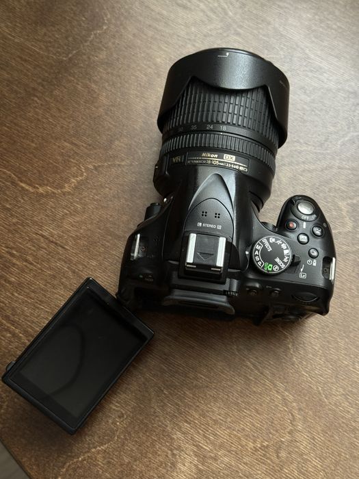 Nikon D5200 + 18–105 VR