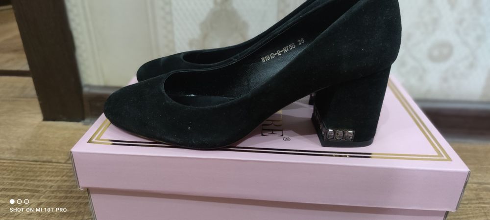 Новые замшевые туфли