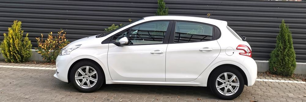 Peugeot 208--An 2014--Diesel 1.6--Revizii doar Peugeot