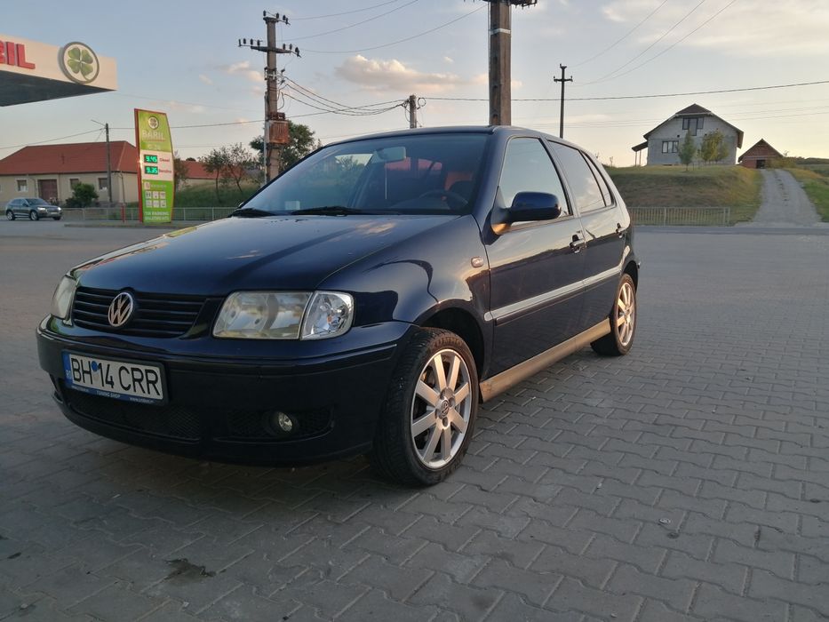 VOLKSWAGEN Polo