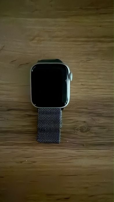 Продам часы Apple Watch SE