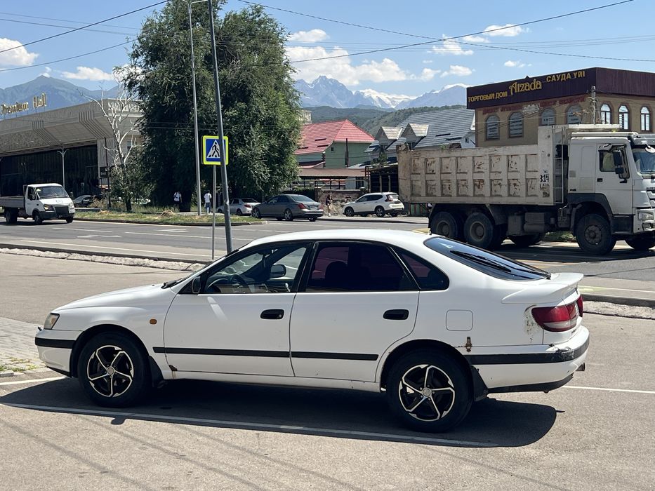 Продам машину карина е