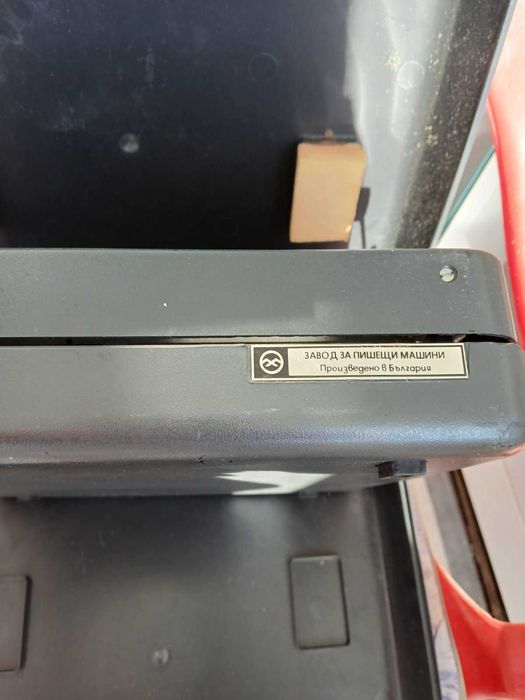 Продавам пишеща машина Хеброс1300.