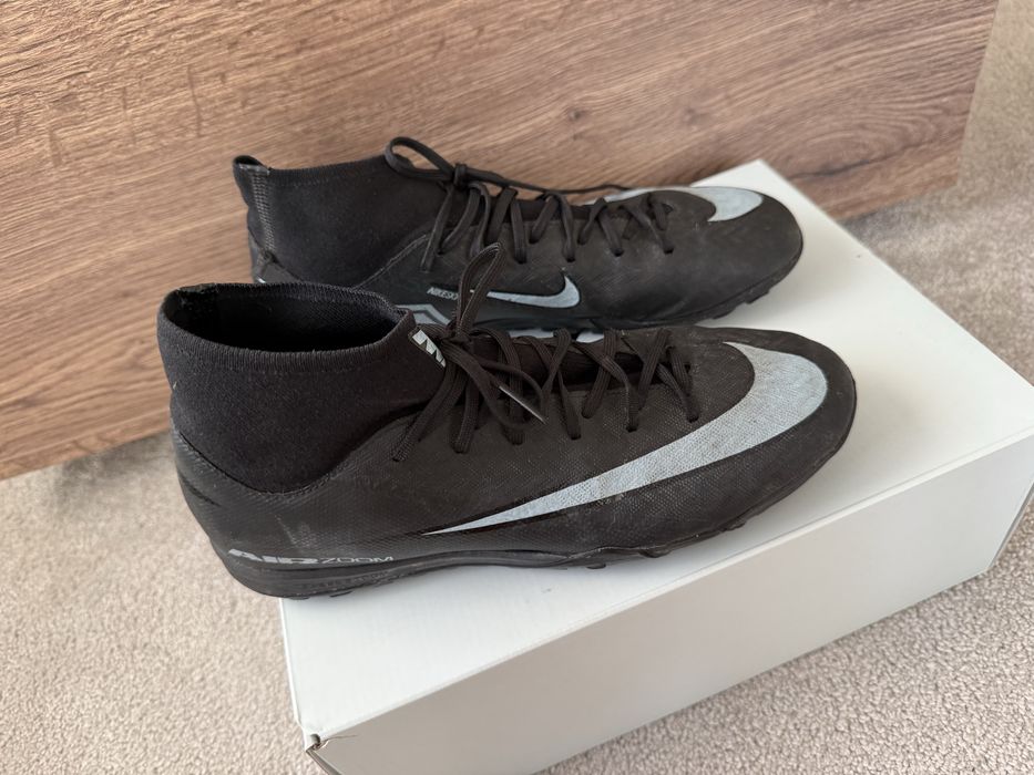 Nike маратонки за футбол