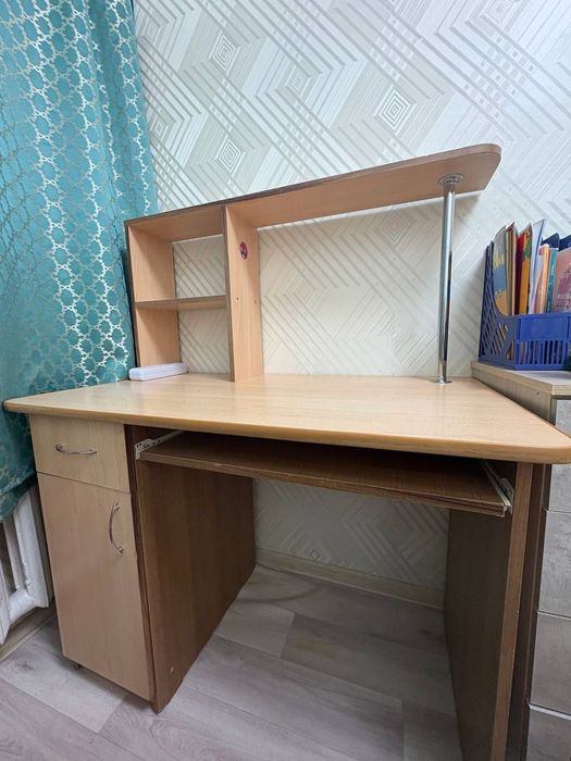 Продается компьютерный стол