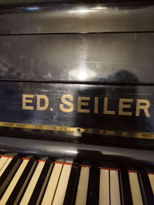 Пиано Ed Seiler акордирано